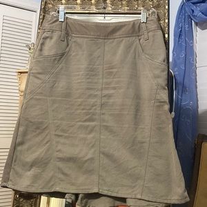 H&M khaki deep pocket skirt size 6
